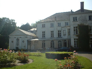 moerzekebuilding1.jpg